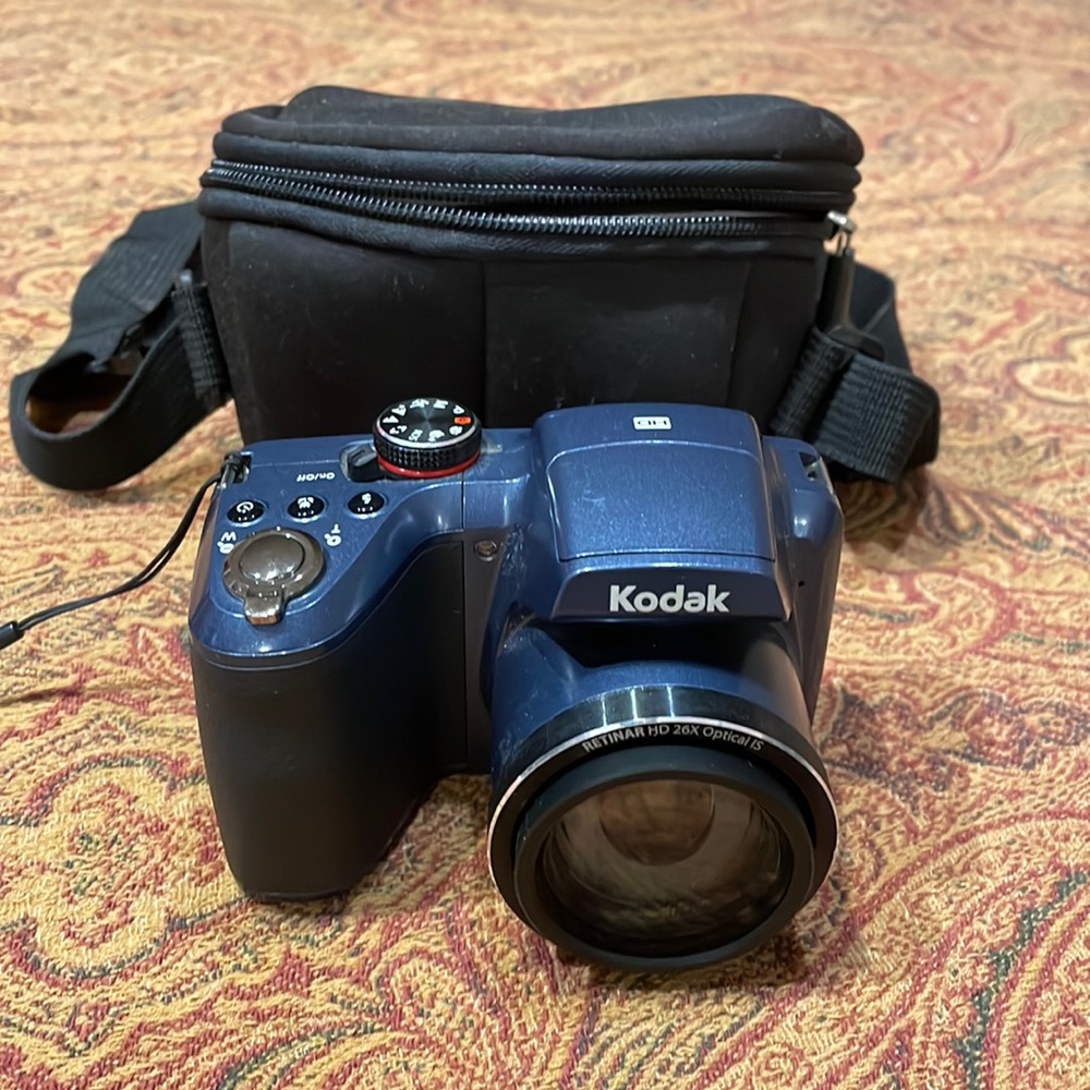 Kodak Easyshare z5210 camera with case